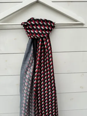 Cube Pattern Black & Red