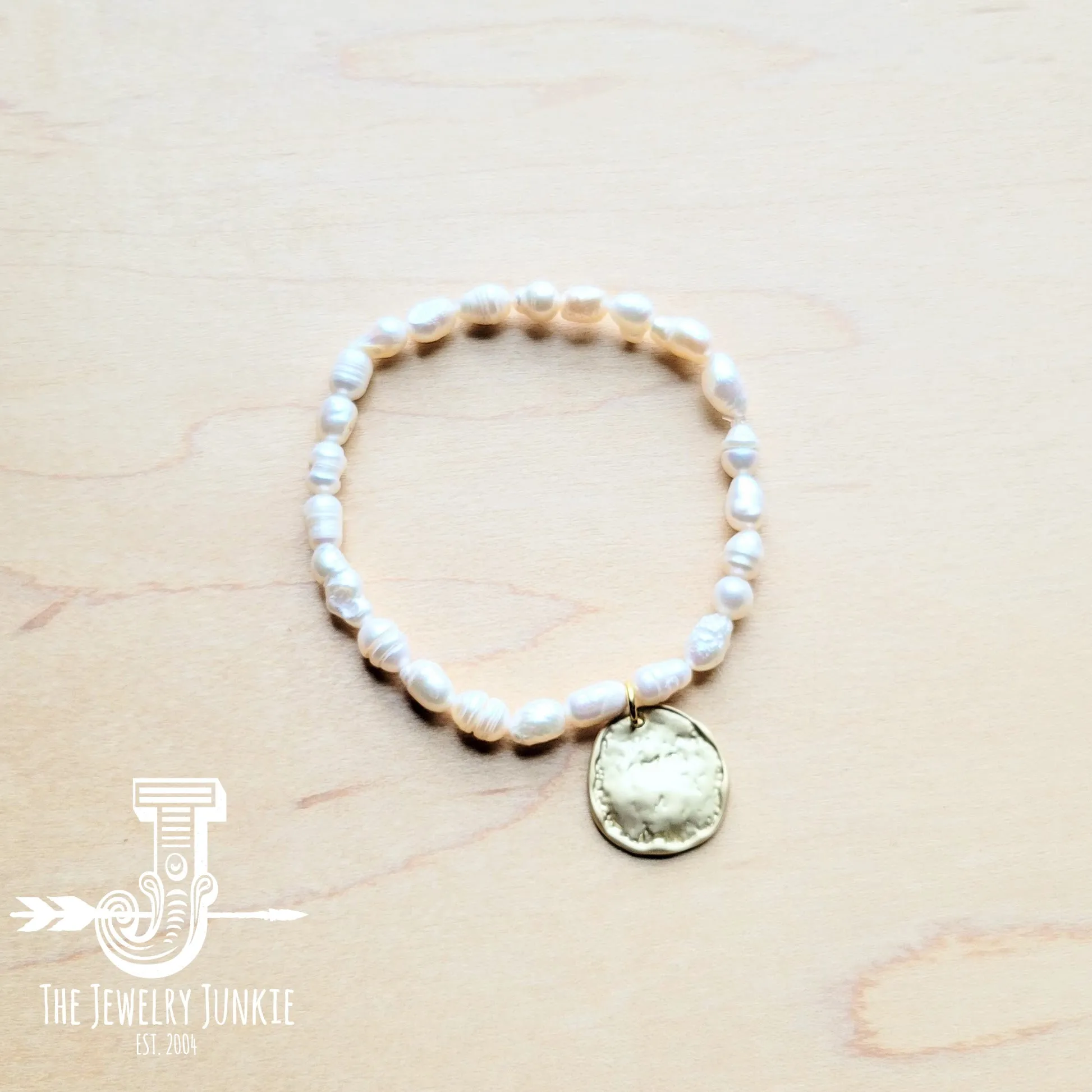 Freshwater Pearl Bracelet with Matte Gold Coin 804m