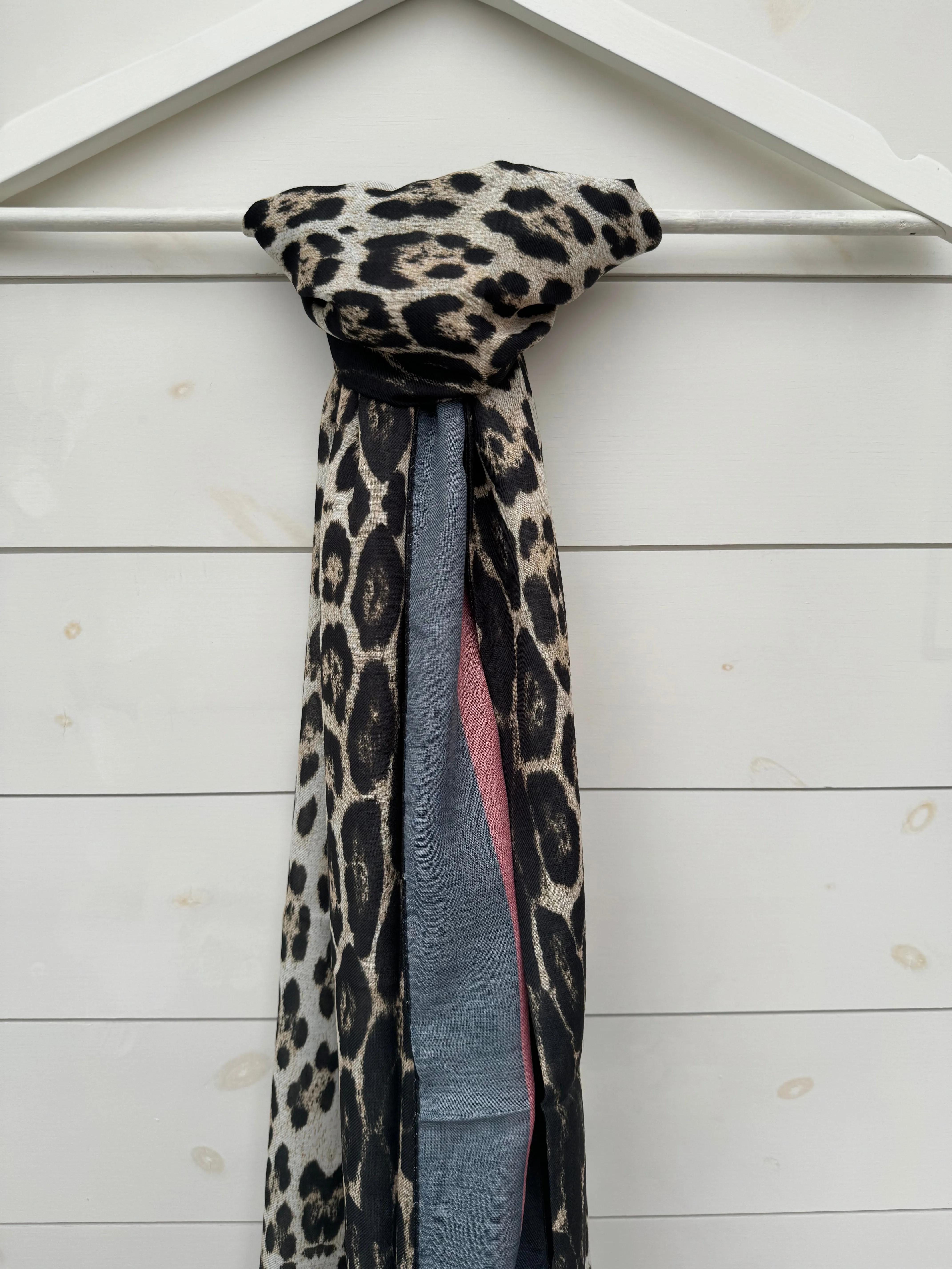 Leopard with Green & Red Line