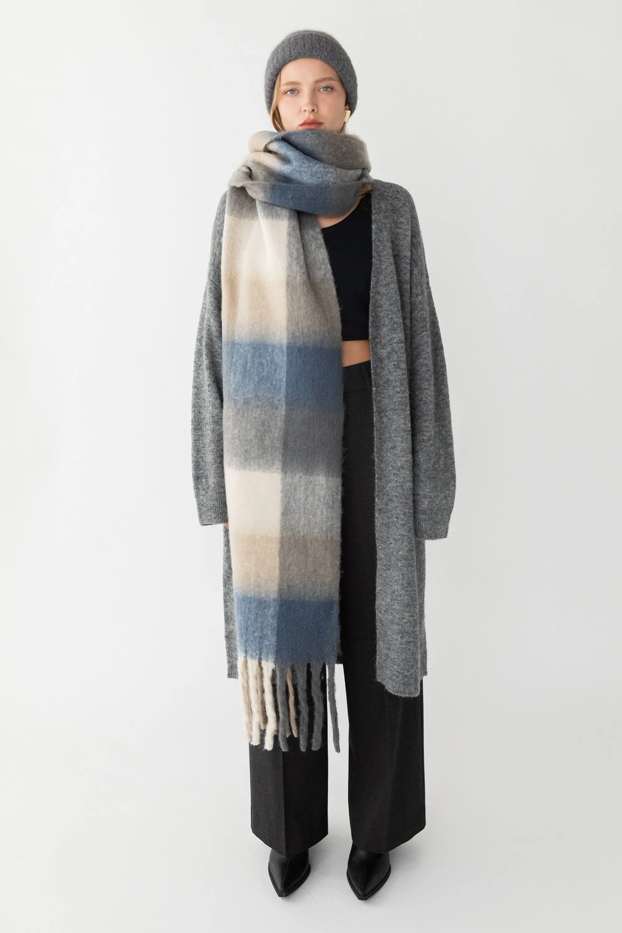 PATTERNED SCARF WITH TASSELS
