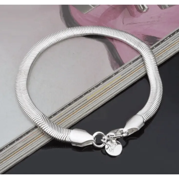 Snake Bracelet Silver: Elegant 20cm Silver Bracelet - Sleek Design